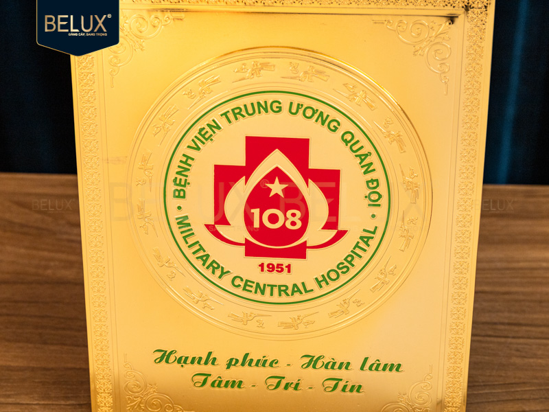 Tranh Bệnh Viện Trung Ương Quân Đội 25x20cm bằng đồng mạ vàng 24k thiết kế theo yêu cầu